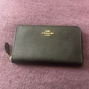 Coach Retail Medium Zip Wallet Crossgrain Leather